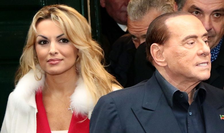 83- годишниот Берлускони ја остави 34- годишната девојка за уште помлада европратеничка