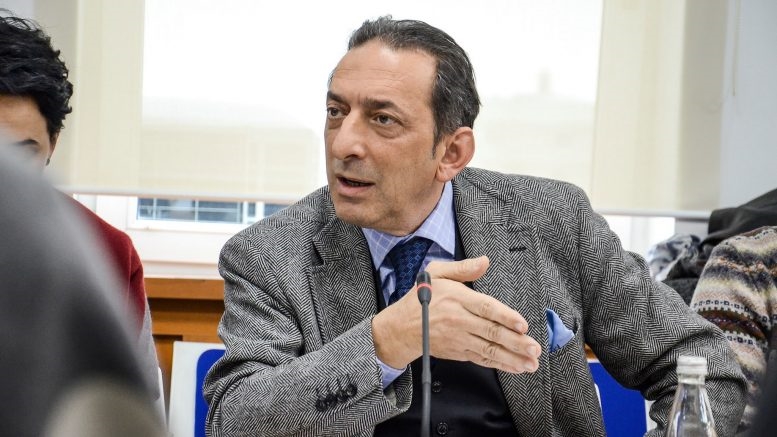 Се бара оставка од Река поради најавата за компромис со Србија