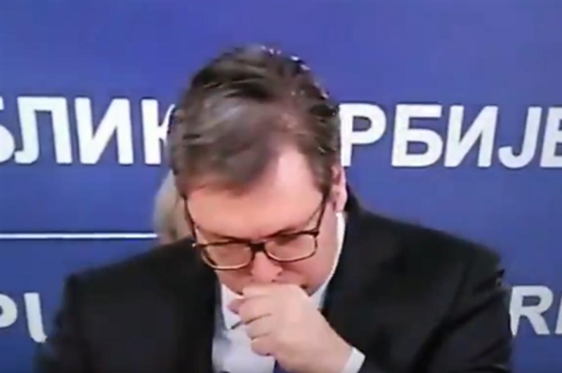 Вучиќ се закашла на прес конференција : Многумина би сакале да имам корона (ВИДЕО)