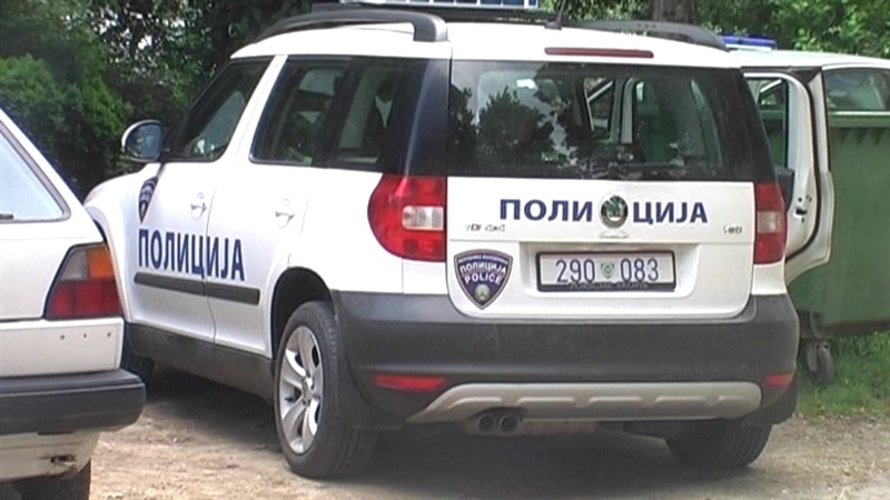 Бркотница кај Прилеп – бегал со возилото, полицајци му пукале во гумата