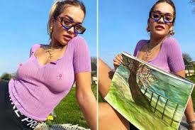 Рита Ора побегна на село од коронавирусот , селаните бесни