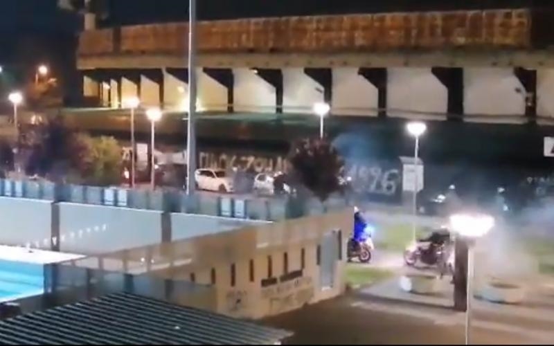 Жестока пресметка во Солун меѓу полицијата и навивачите на ПАОК (ВИДЕО)
