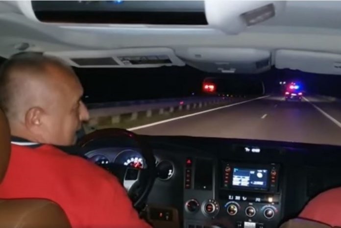 Борисов се вози и ја пее  ,,Корона Чао “ на Дац и Александар (ВИДЕО)