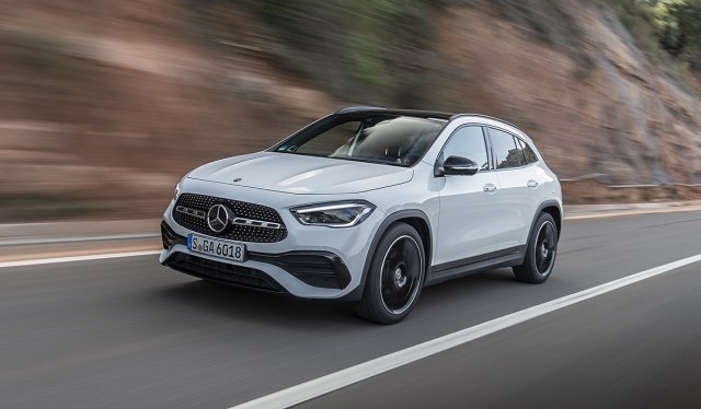 Фото: Новиот Мерцедес „GLA“ од сите агли