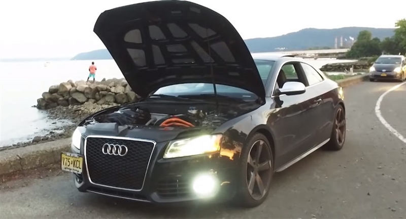 Од Ауди го извадил V8 моторот и добил чудна комбинација (ВИДЕО)