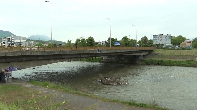 Драма во спасување на жена од водите на Вардар