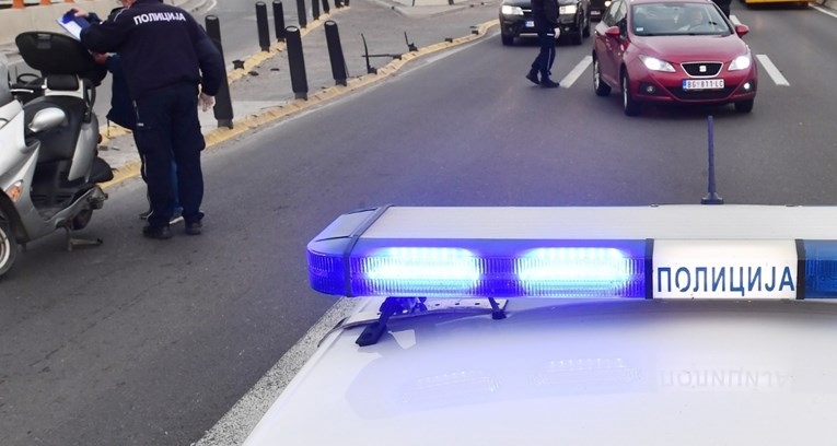 Двојно убиство во Србија : Маж  си ја убил сопругата - директорка и нејзиниот возач (ВИДЕО)