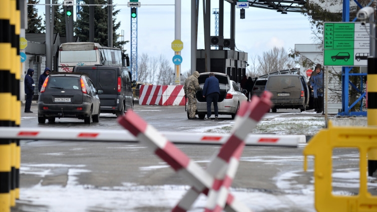 Хрватска целосно ги отвора границите со Словенија поради туристите