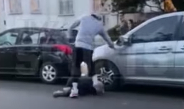 НБА ѕвезда брутално претепува демонстрант (ВИДЕО)