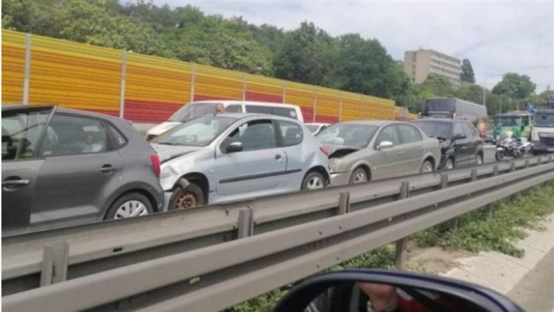 Верижен судир на седум автомобили во Белград