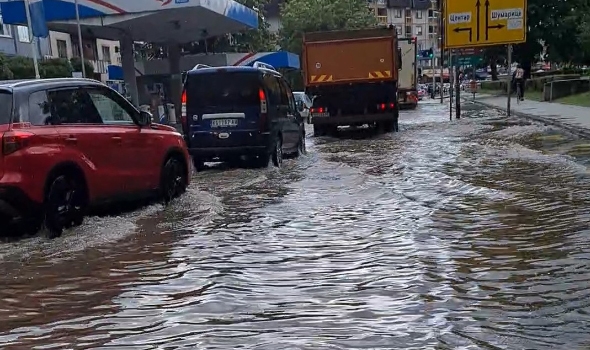 Силно невреме со град ја зафати Србија (ВИДЕО)