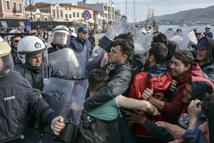 Грчки полицајци обвинети за обид за убиство на мигранти 