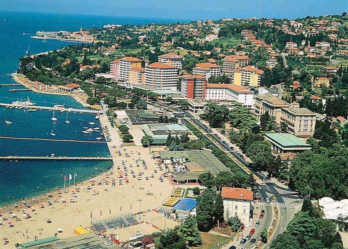 Словенија ги отвори плажите