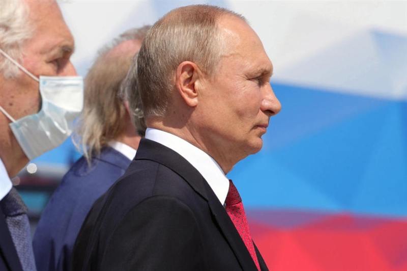Видео: Со оваа направа Путин се штити од корона !!