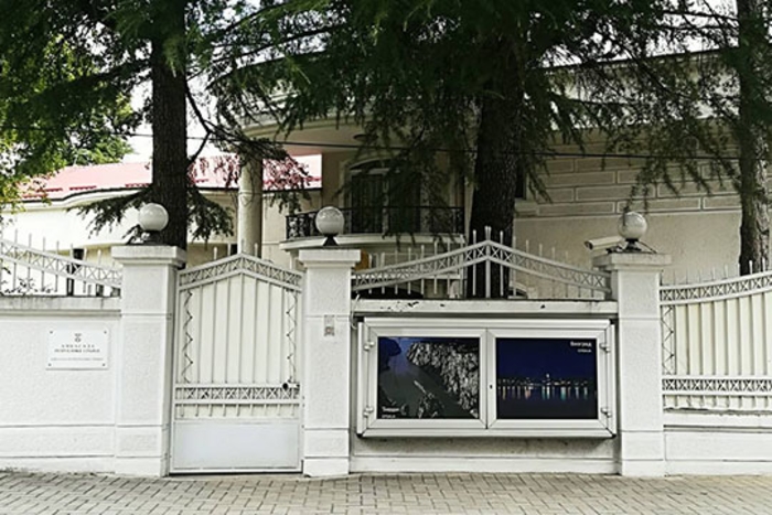 Се гласа и во српската амбасада во Скопје