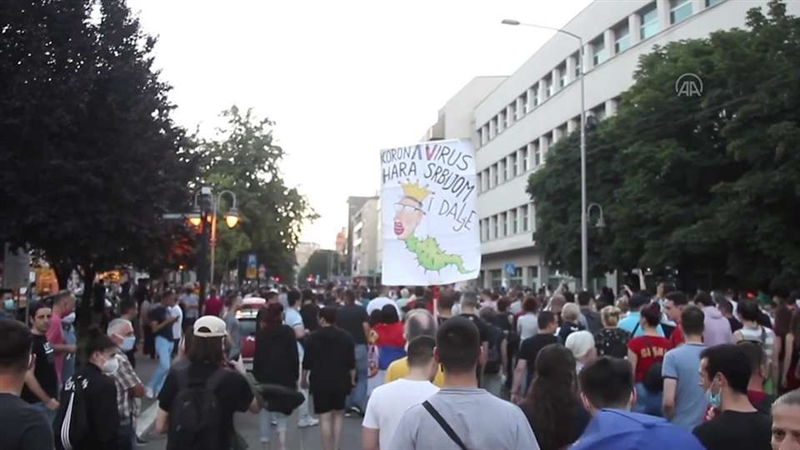 По два дена насилни протести, вечерашните протести во Белград мирни