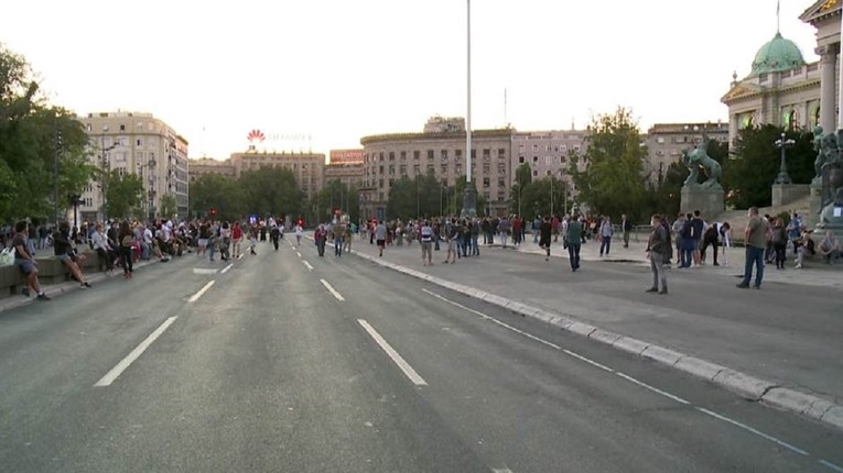 Седми ден протести во Белград , собири и во Ниш и Зрењанин 