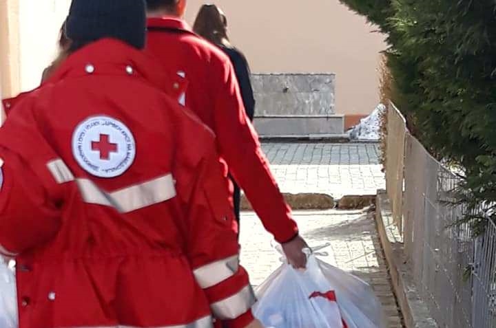 Хуманитарни пакети за социјално загрозени семејства во Тетово 