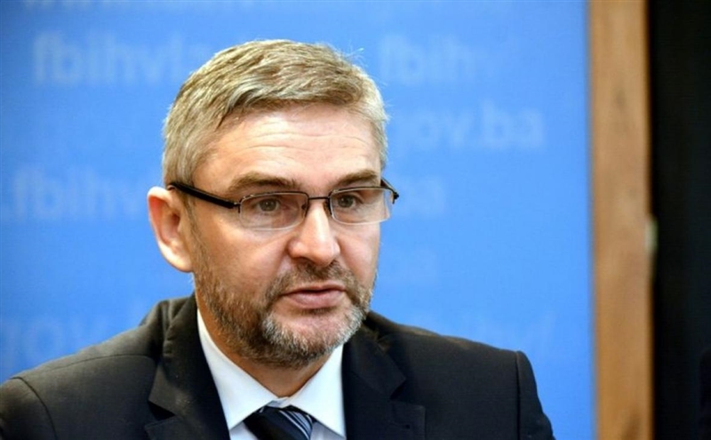 Босански министер почина поради коронавирусот