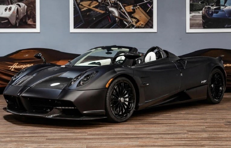 Се продава редок Pagani Huayra Roadster со поминати само 437 километри
