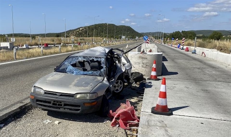 Автомобил во Грција се забил во наплатна рампа во изградба, загинале седум лица