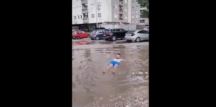 Видео: На плажа и „пливање“ во Аеродром
