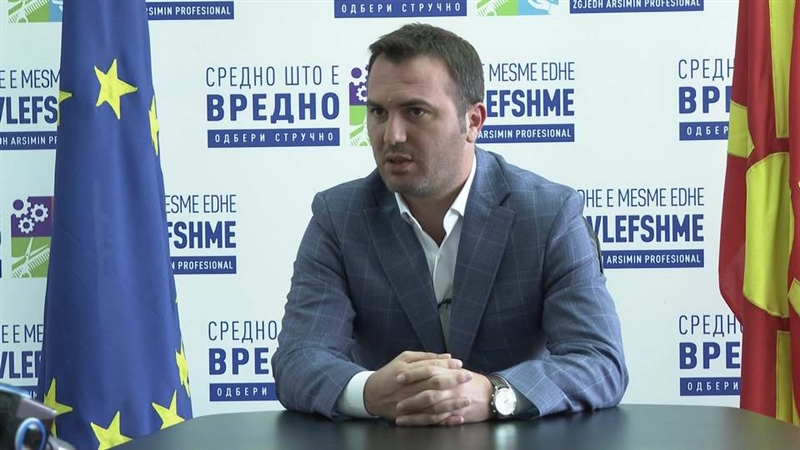 Адеми: Министерството е на став за учебна година во училиште