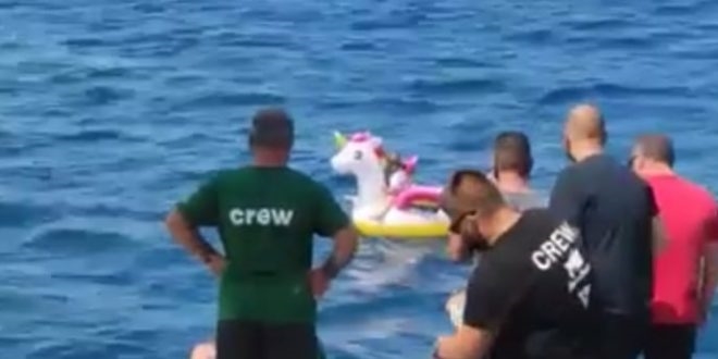 Спасено четиригодишно девојче среде море во близина на Патрас  (ВИДЕО)