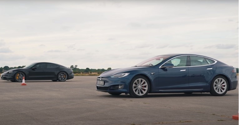 Двобој на Tesla Model S и Porsche Taycan (ВИДЕО)