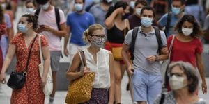 Грција повторно има над 200 новозаразени , меѓу нив и десетици туристи 