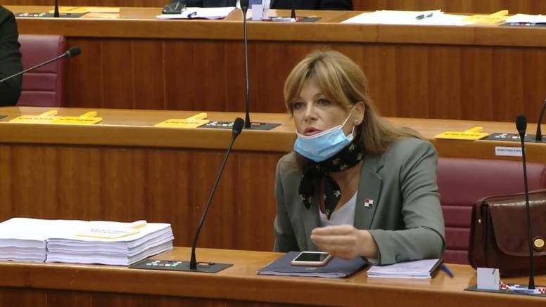 Хрватска пратеничка избркана од седница бидејќи не носи маска
