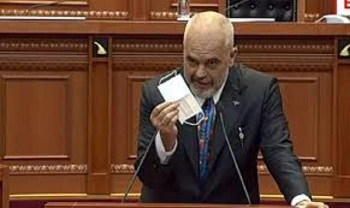 Во Албанија задолжително носење маски и на отворено, казните ќе се пресметуваат во сметките за струја
