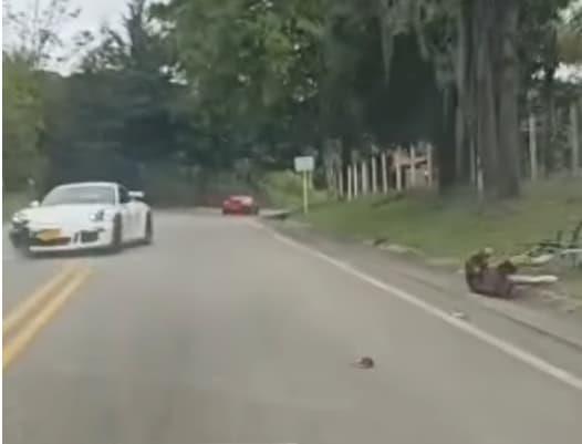 Видео: Порше удри во велосипедист