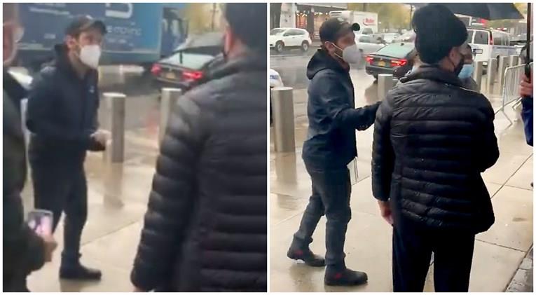 Маж им делел колачи на гласачите во Њујорк,подоцна го познале познатиот актер(ВИДЕО)