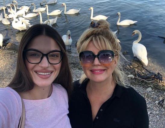 Ќерката на Сузана Манчиќ тајно се омажила, по две години се развела