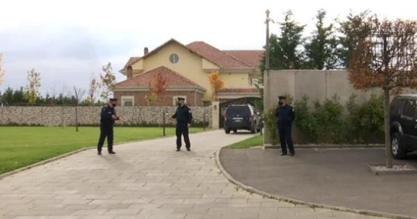 Видео: Припадници на Еулекс утрово упаднале во куќата на Хашим Тачи