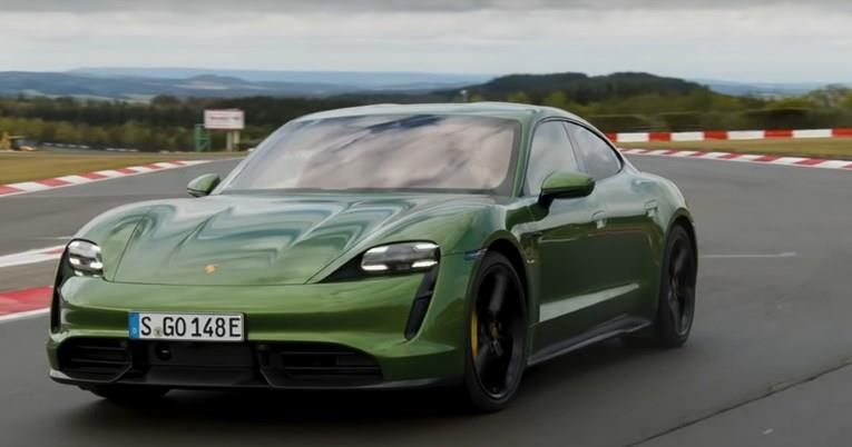 Пилот на Ф1 вози Porsche Taycan (ВИДЕО)