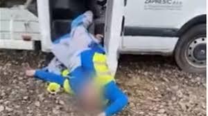 ,,Мртви” пијани комуналци од Хрватска паѓаат од службено комбе(ВИДЕО)