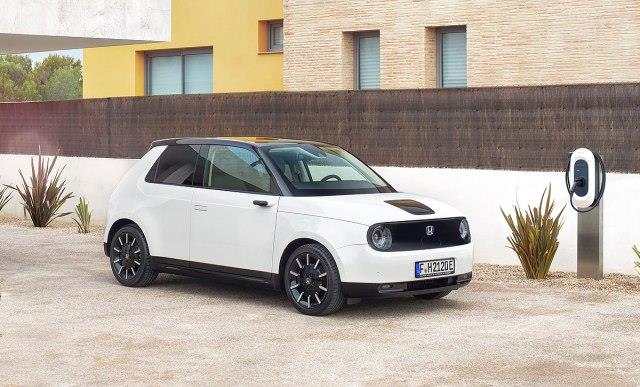 Германците за прв пат избраа јапонски модел за автомобил на годината