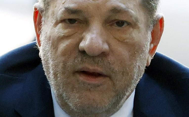 Холивудскиот предатор е изолиран во затворот, најверојатно има корона