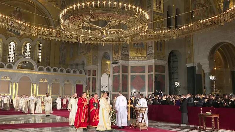 Погребан српскиот патријарх Иринеј 