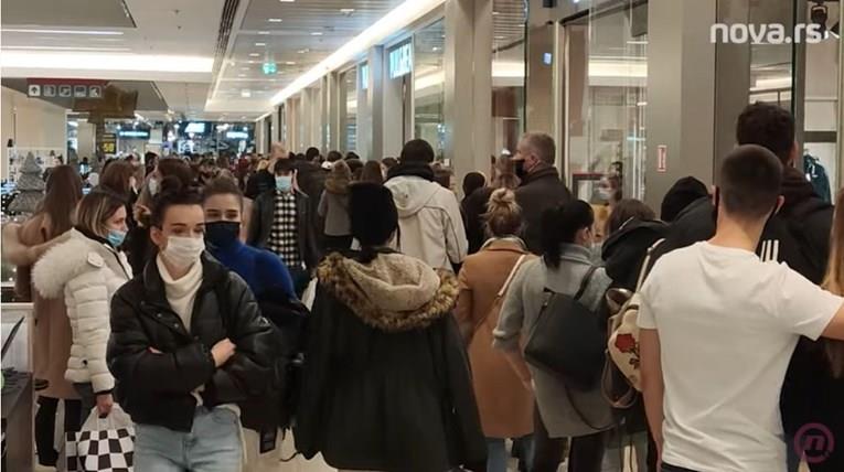 Српските здравствени власти огорчени поради метежите на Black Friday (ВИДЕО)
