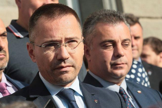 Европратеници бараат да се испита случајот на Џамбаски со фрлање петарди