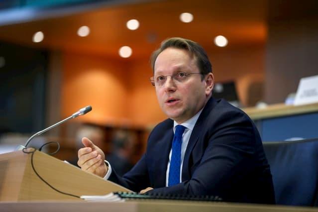 Вархеји ја поздрави одлуката на Србија, ја повика и Црна Гора да го направи истото