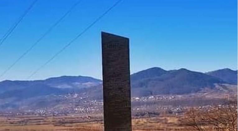 Откако исчезна мистериозниот монолит од САД, сличен се појави во Романија(ВИДЕО)