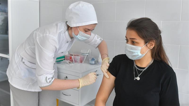 Да не се пие алкохол 56 дена по вакцинацијата, препорачува руска докторка