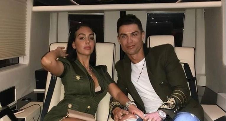 Георгина покажа како ја украсила луксузната вила, во која живее со Роналдо (ФОТО) 