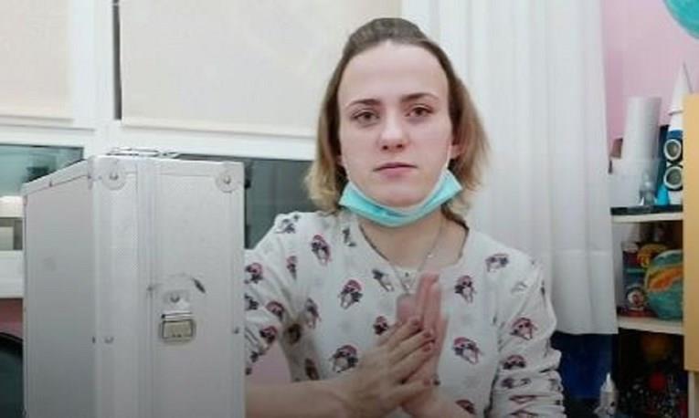 Млада Русинка, која сака предмети,се омажила за метална актовка (ФОТО)