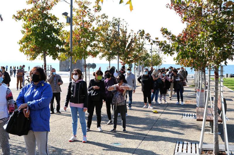 Грција со масовно тестирање на граѓаните ќе го спречува можниот трет бран на корона