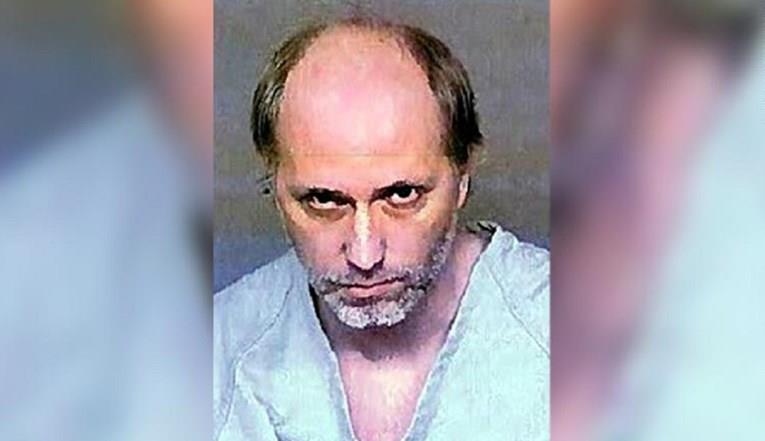 Педофил киднапирал девојче во Калифорнија,ја убедил да се претвора дека е нема 